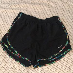Nike Dri-Fit Shorts - M